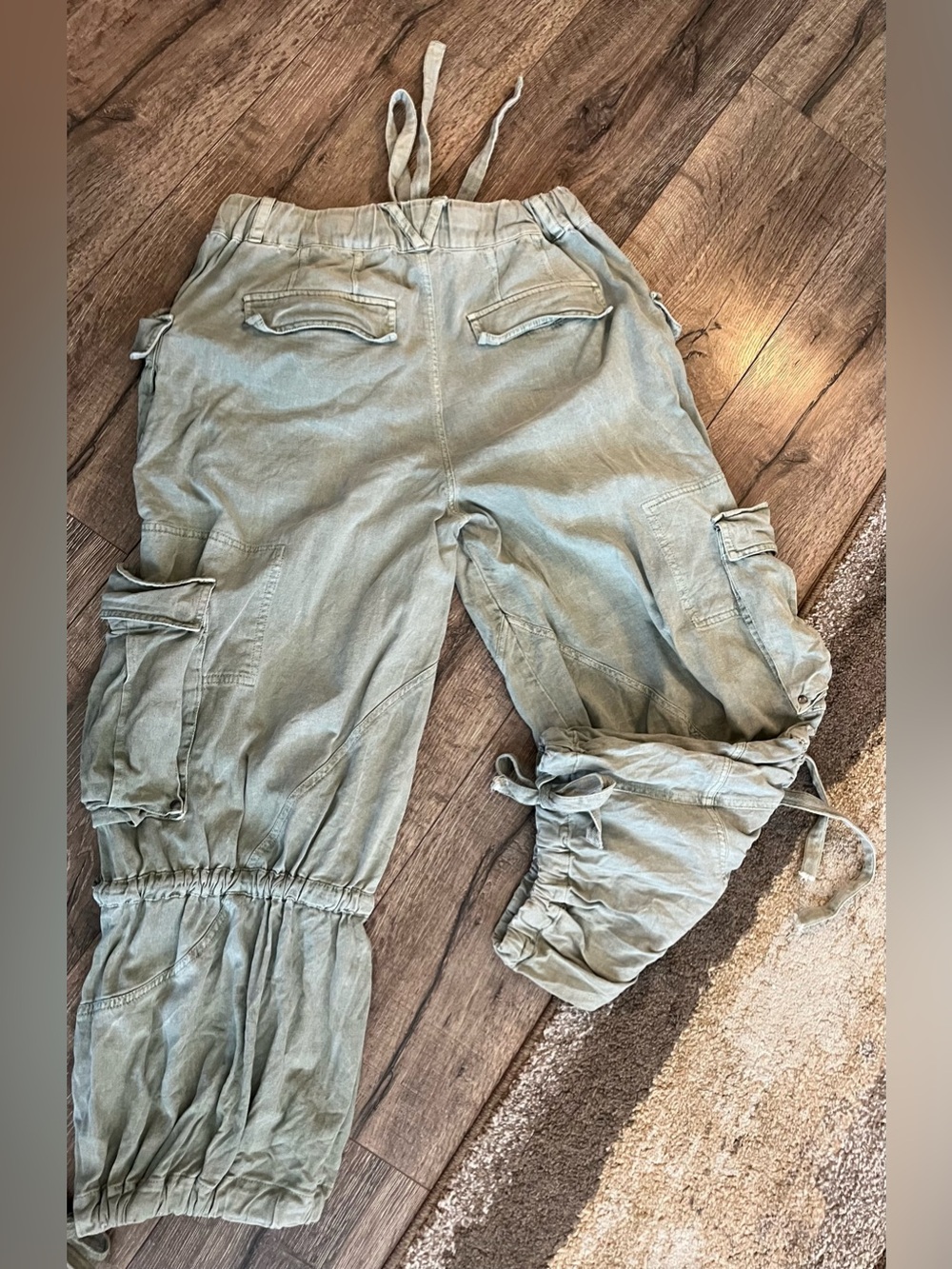 FREE PEOPLE “Big Sky” parachute cargo pants; sz LARGE;SLOUCHY, army GREEN, read! - Picture 5 of 8